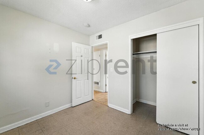 Building Photo - 132 W 18th St
