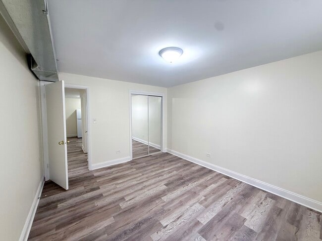 Building Photo - 11137 S Emerald Ave