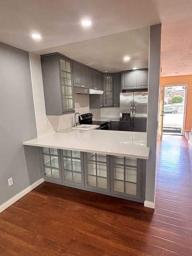 Building Photo - TWO-STORY TOWNHOME FOR RENT IN CLAIREMONT - 2BD/1.5BA - ONLY $3,045/MO