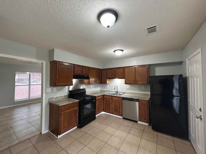 Building Photo - 6220 Forestgate Rd