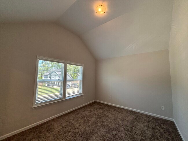 Building Photo - 2074 Limerick Ct