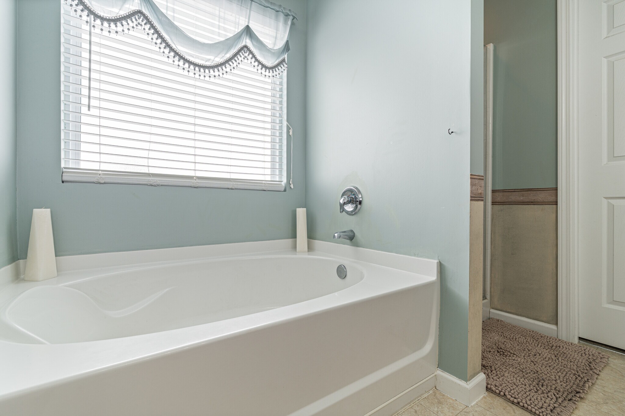 Building Photo - 3636 Blaze Dr