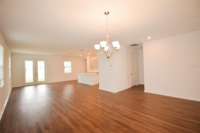 Building Photo - 2370 Lancashire St