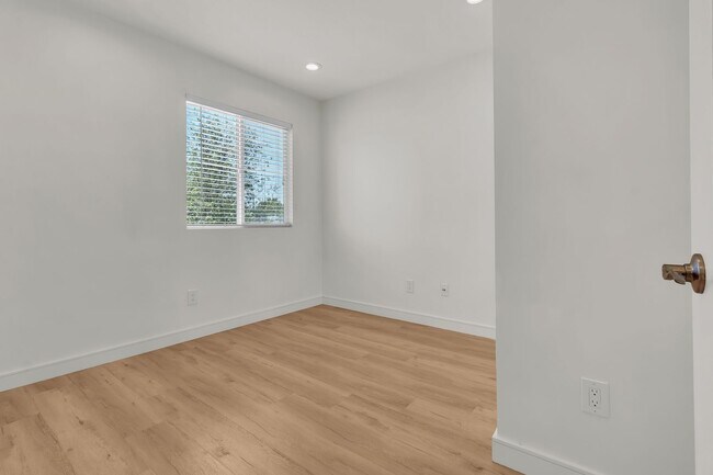 Building Photo - 1846 S Curson Ave
