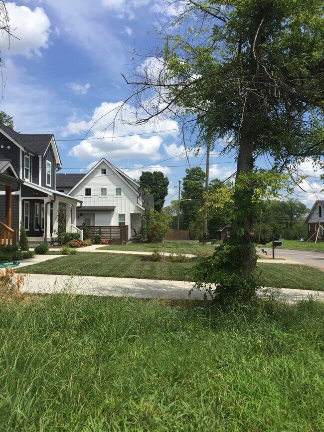 Building Photo - Wedgewood Houston!!!  3 Bed 1 Bath House Convenient to Belmont, Lipscomb & Vandy!