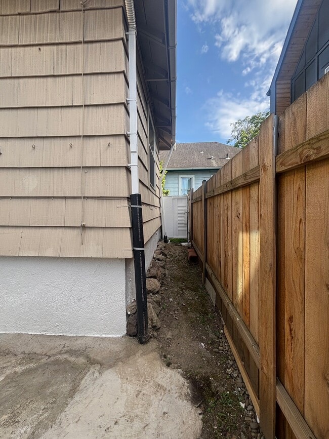 Building Photo - 2515 SE 28th Pl