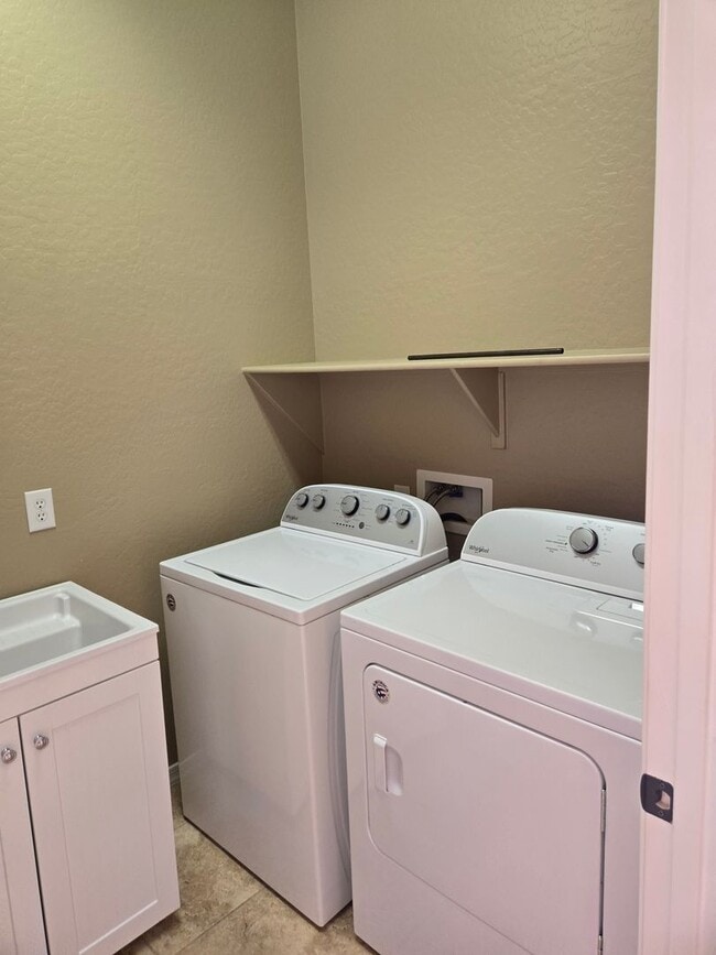 Building Photo - 16758 W Apache St