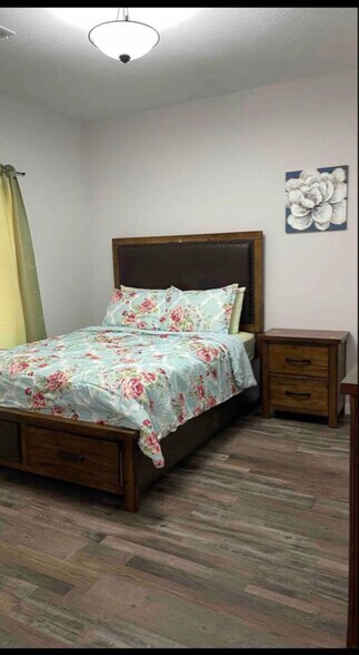 Building Photo - 21 Walnut Grv Ave