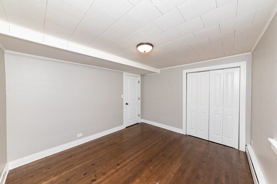 Building Photo - 3058 N Kostner Ave