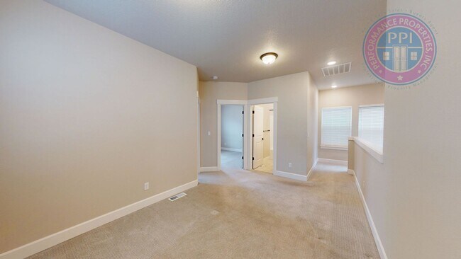 Building Photo - REED'S CROSSING!  Luxury Home, Stylish Amenities, Central Air-Conditioning, Close To Nike & Intel