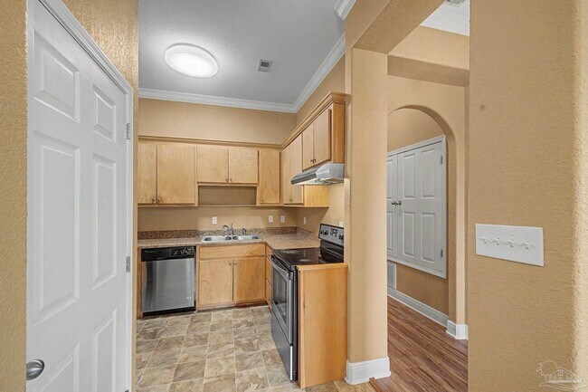 Building Photo - 542 S 72nd Ave