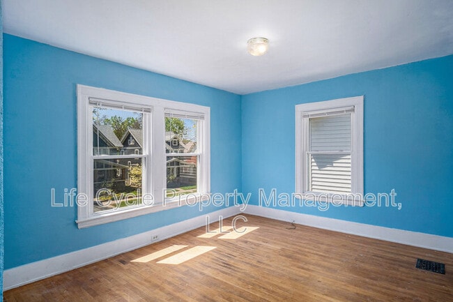 Building Photo - 1321 Bemis St SE