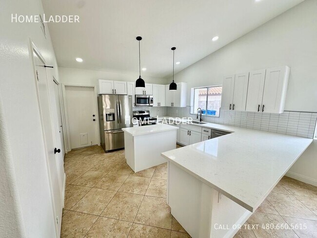 Building Photo - 2640 E Mallory St