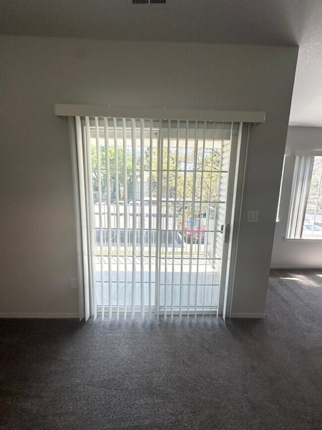 Building Photo - Affordable living at Westside Apartments!
