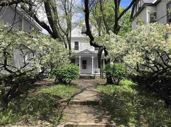 Building Photo - 200 Pearl St