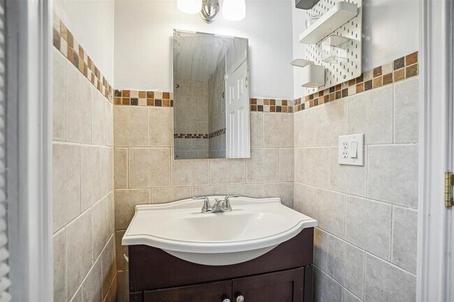 Building Photo - 292 New York Ave