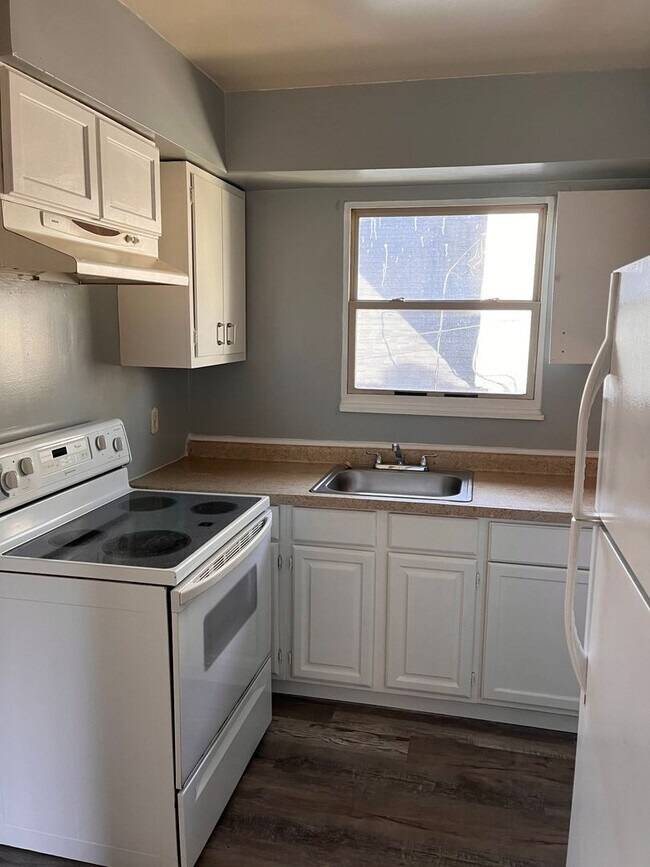 Building Photo - 323 Xenia Ave