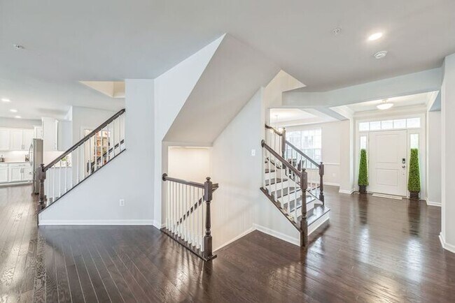 Building Photo - 5808 Savannah Dr