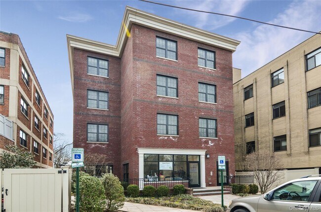 Building Photo - 30 Elm Pl