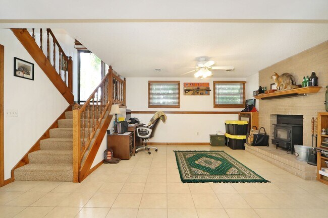 Building Photo - Spacious Home for Rent!