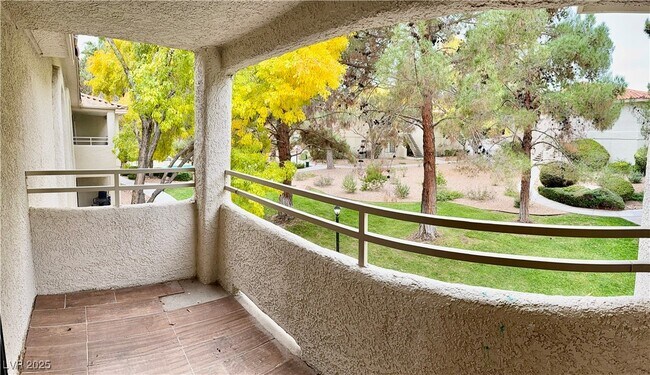 Building Photo - 2633 S Durango Dr