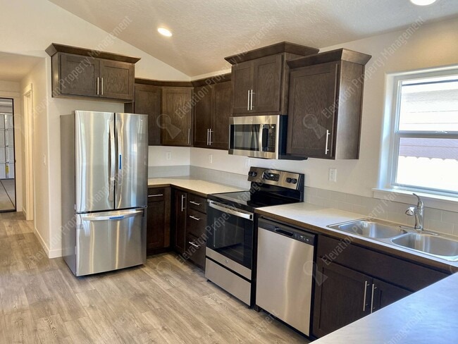 Building Photo - NEWER CONSTRUCTION - 2 BR 1BA Hayden Home ...