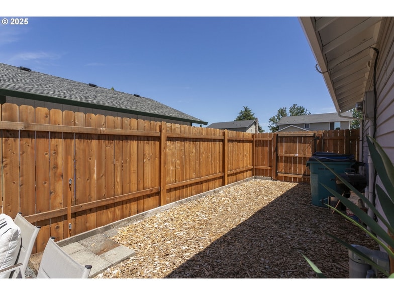 Building Photo - 718 SE 143rd Ave