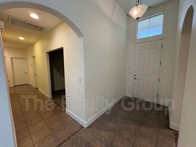 Building Photo - 144 E Reese Ave