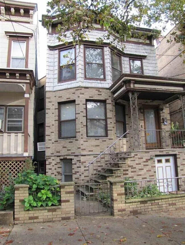 Primary Photo - 314 Webster Ave