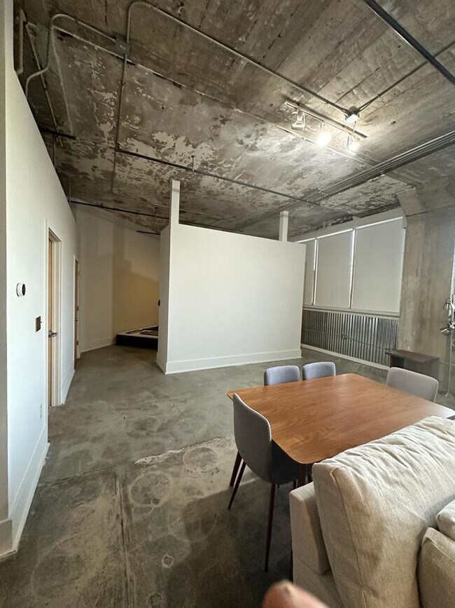 Building Photo - 505 Whitehall St SW