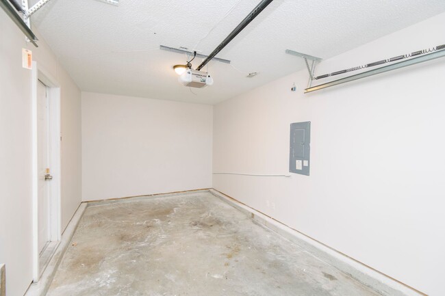 Building Photo - Cozy Ranch Living with Fenced Backyard in the Heart of Holly Springs!