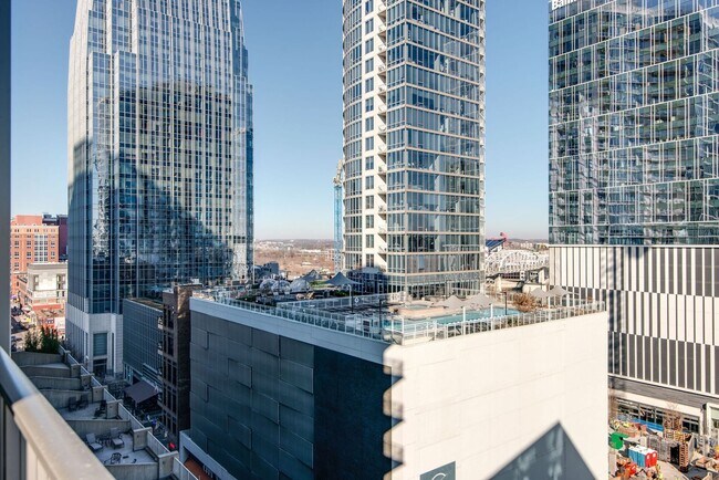 Building Photo - Downtown Luxury Living at The Encore