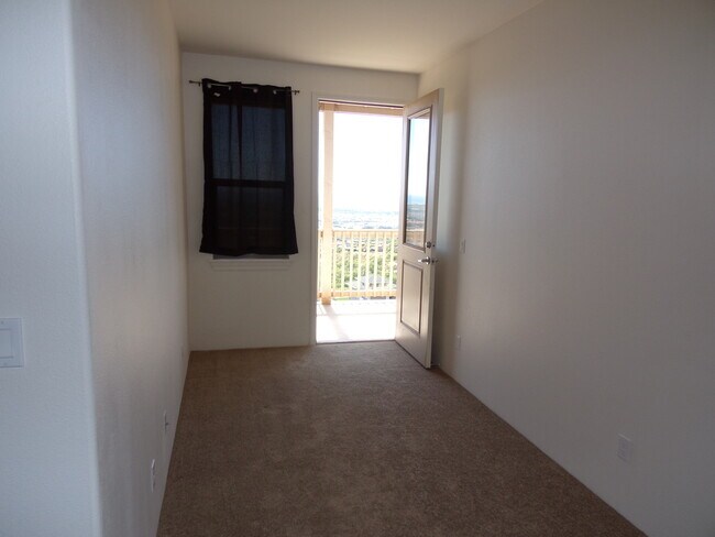 Building Photo - Kahiwelo at Makakilo 3 bedroom home for rent