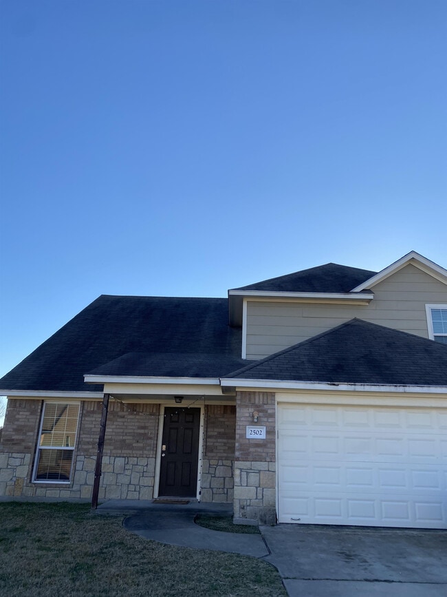 Building Photo - 2502 Horse Shoe Dr