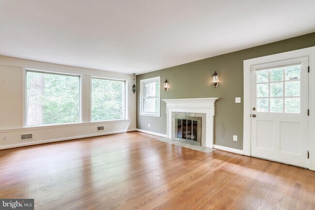 Building Photo - 5225 Old Dominion Dr