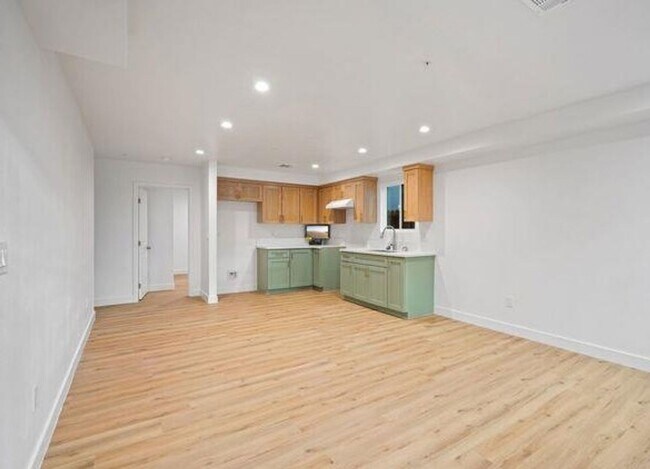 Building Photo - Graham(10422)