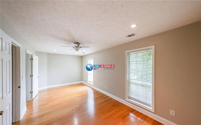 Building Photo - Nice ranch in the COLLINS HILL cluster in ...