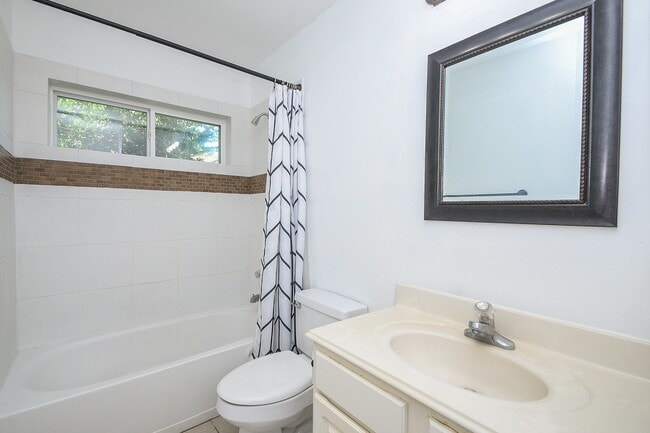 Building Photo - 3626 Stratford Town Ln