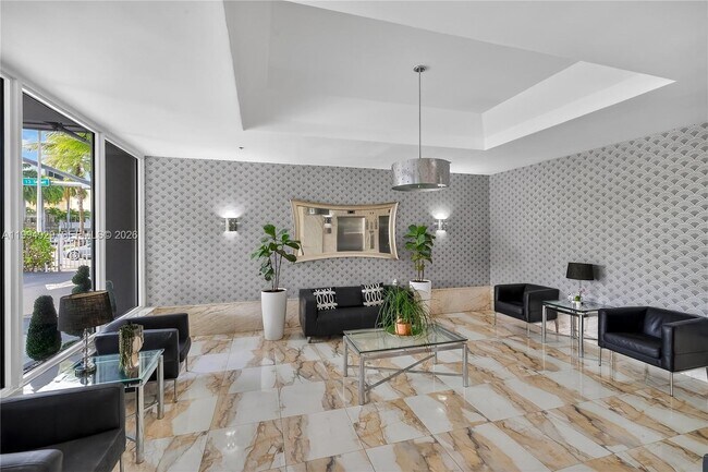 Building Photo - 1255 Collins Ave