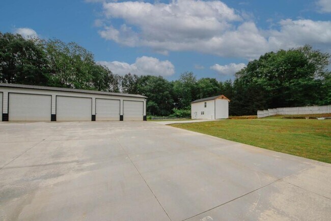 Building Photo - 6157 Orville Dr