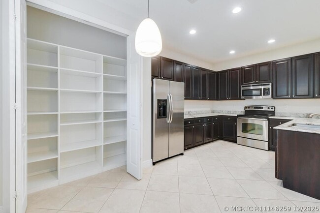 Building Photo - 4644 Cadiz Cir