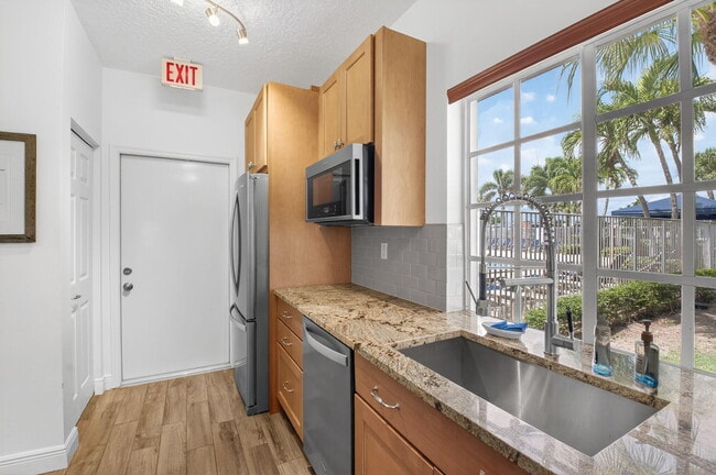 Building Photo - 7558 Ironbridge Cir