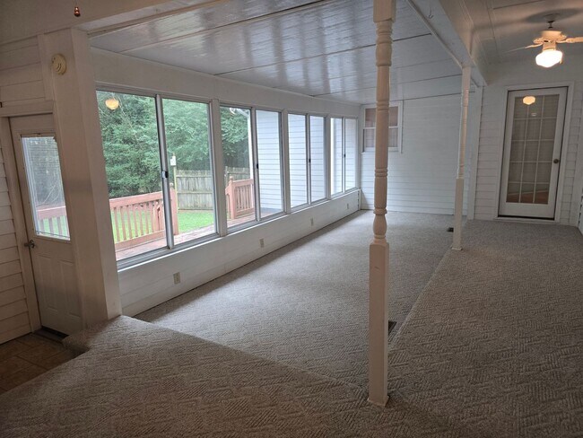 Building Photo - Quiet Neighborhood- Large Lot- Shed- Enclosed Sunroom! Community Pool & Tennis Courts!