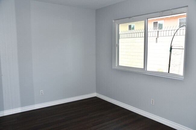 Building Photo - 660 S Glassell St