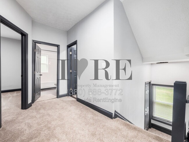 Building Photo - 806 Sullivant Ave
