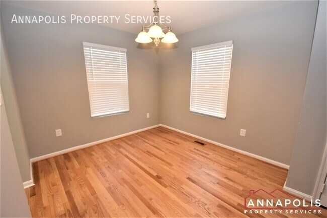 Building Photo - 424 Holly Dr