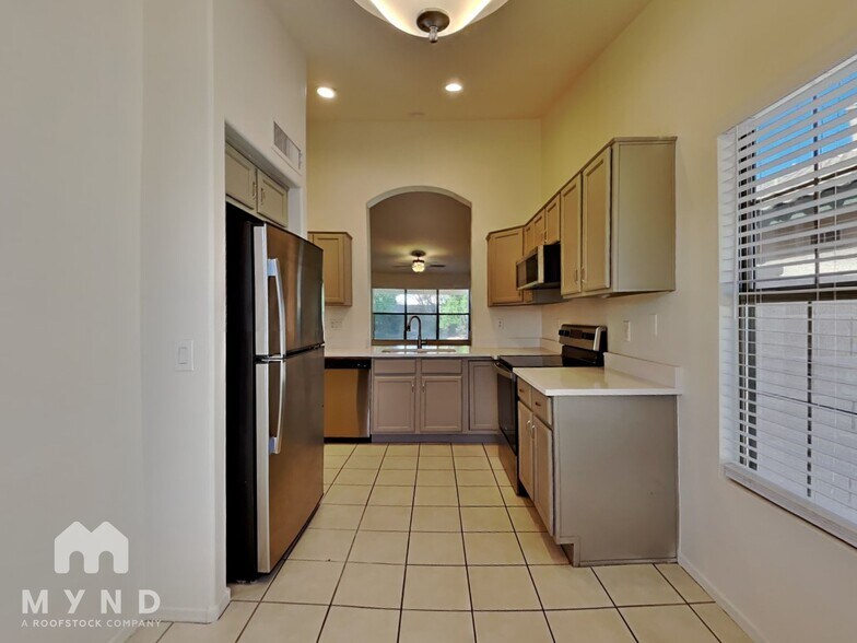 Building Photo - 17208 N Chance Dr