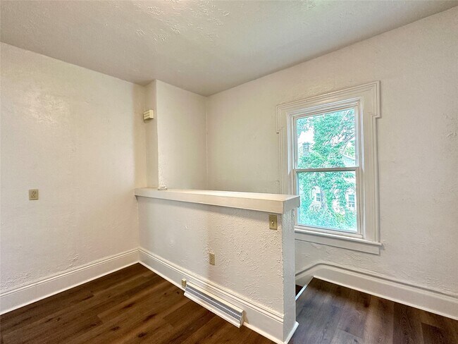 Building Photo - 336 Meadville St