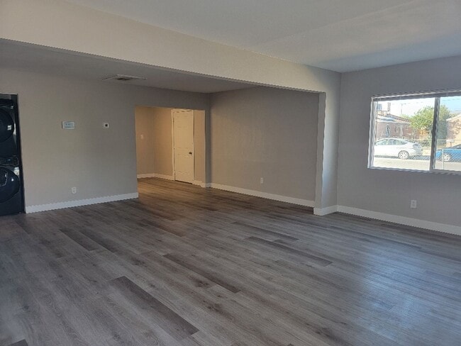 Building Photo - 3 BEDROOM**UPGRADES*CLOSE TO AREA SCHOOLS ...