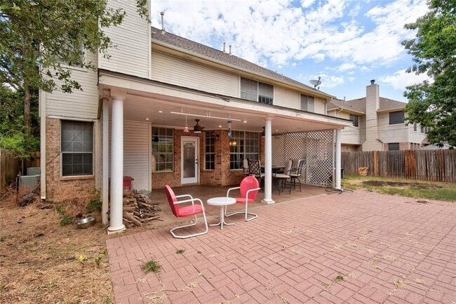 Building Photo - 1909 Springwater Dr